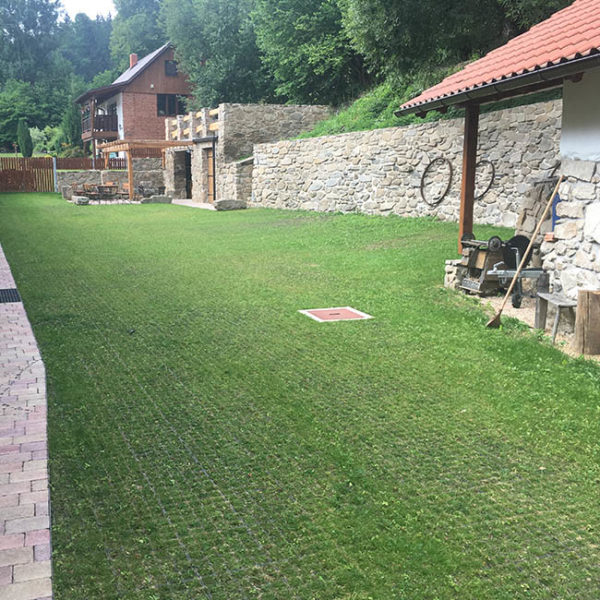 Plastová zatravňovací dlažba ECORASTER E40- Statek Vletice