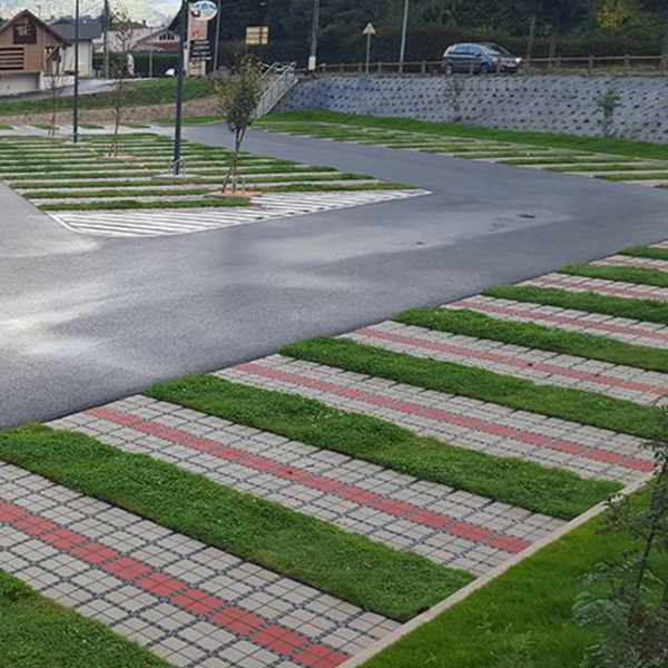 Drenážní dlažba ECORASTER BLOXX + zatravňovací dlažba ECORASTER E50- parkoviště LIDL