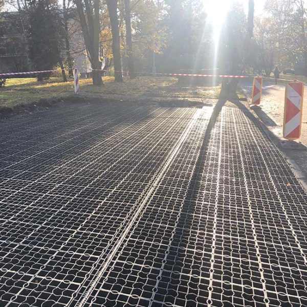 Plastová zatravňovací dlažba ECORASTER E50 - realizace Frýdek-Místek