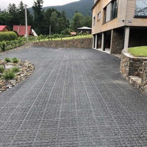 Plastová zatravňovací dlažba ECORASTER E50 - realizace Penzion Jurášek