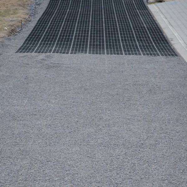 Plastová zatravňovací dlažba ECORASTER E50 - realizace Rázová