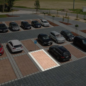 Parkovací místo- plastová zatrávňovací dlažba ECORASTER E50 + plastová drenážna dlažba ECORASTER BLOXX