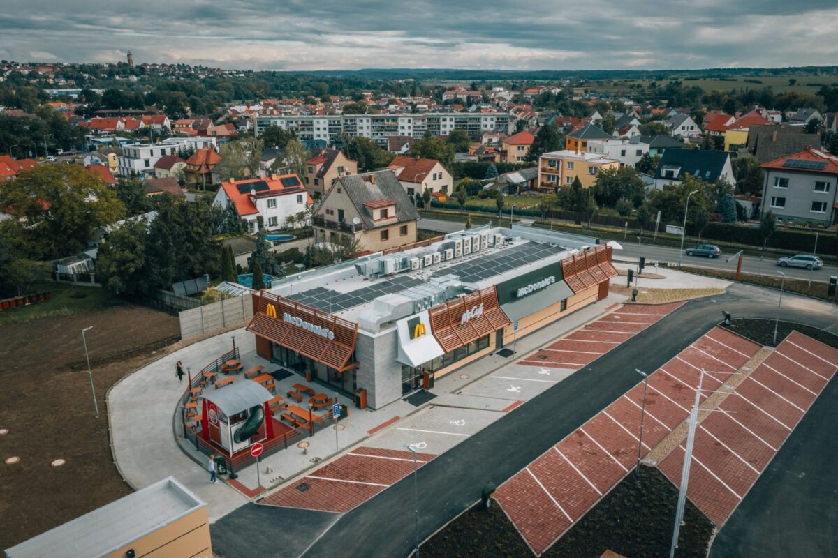 Mc Donalds v benátkach nad Jizerou s ECORASTER BLOXX