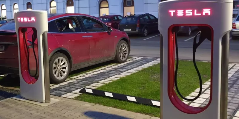 ECORASTER CAR STOP aplikován na TESLA charger v Lovosicích